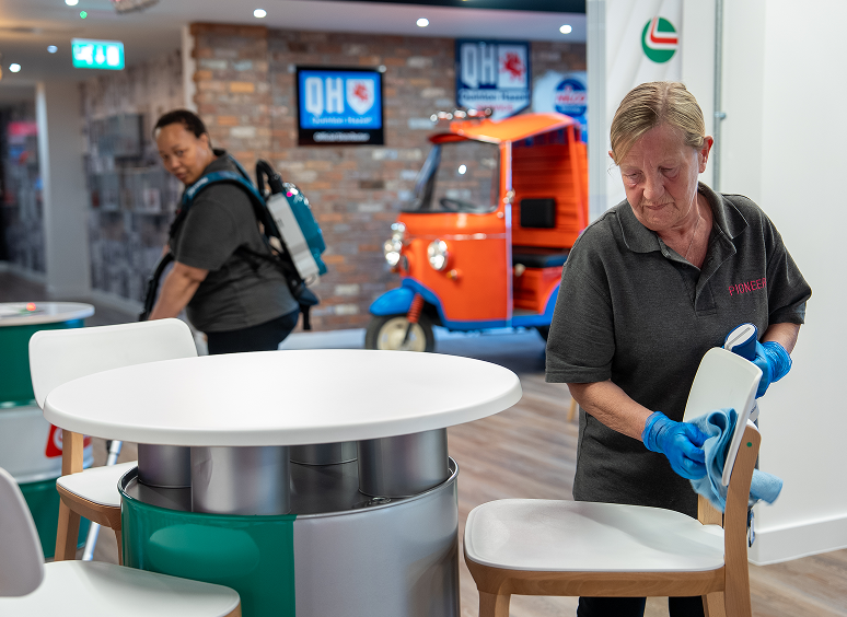 Battery Vacuum cleaning equipment used in commercial cleaning environment