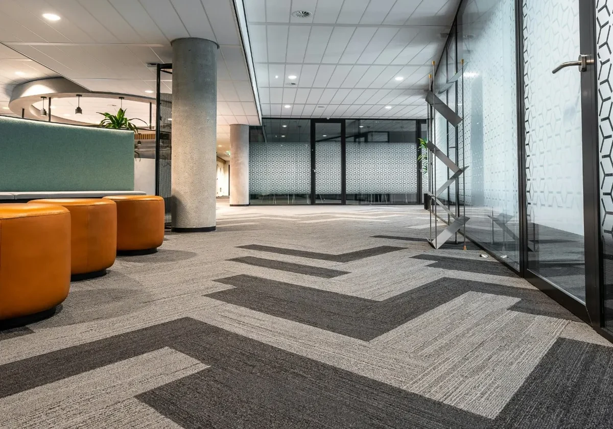 Commercial office cleaning services in the UK workplace